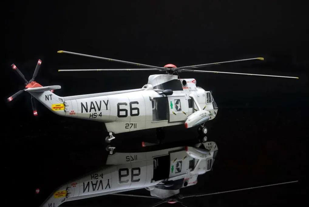 AFV Club Aircraft 1/144 SH3A/D Sea King Helicopter (2) Kit