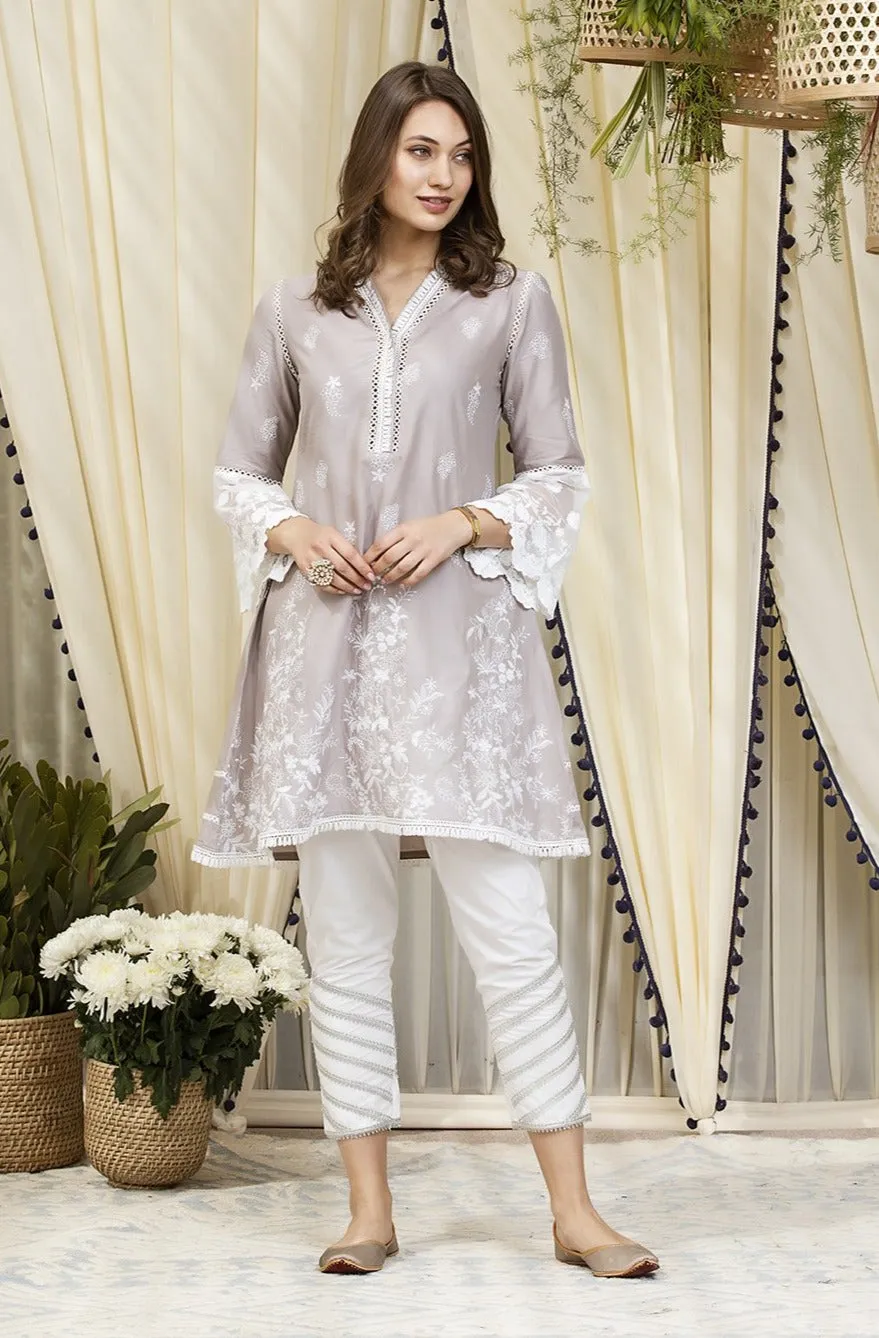 Mulmul Cotton Gemma Kurta With Diagonal Gota Pyajama