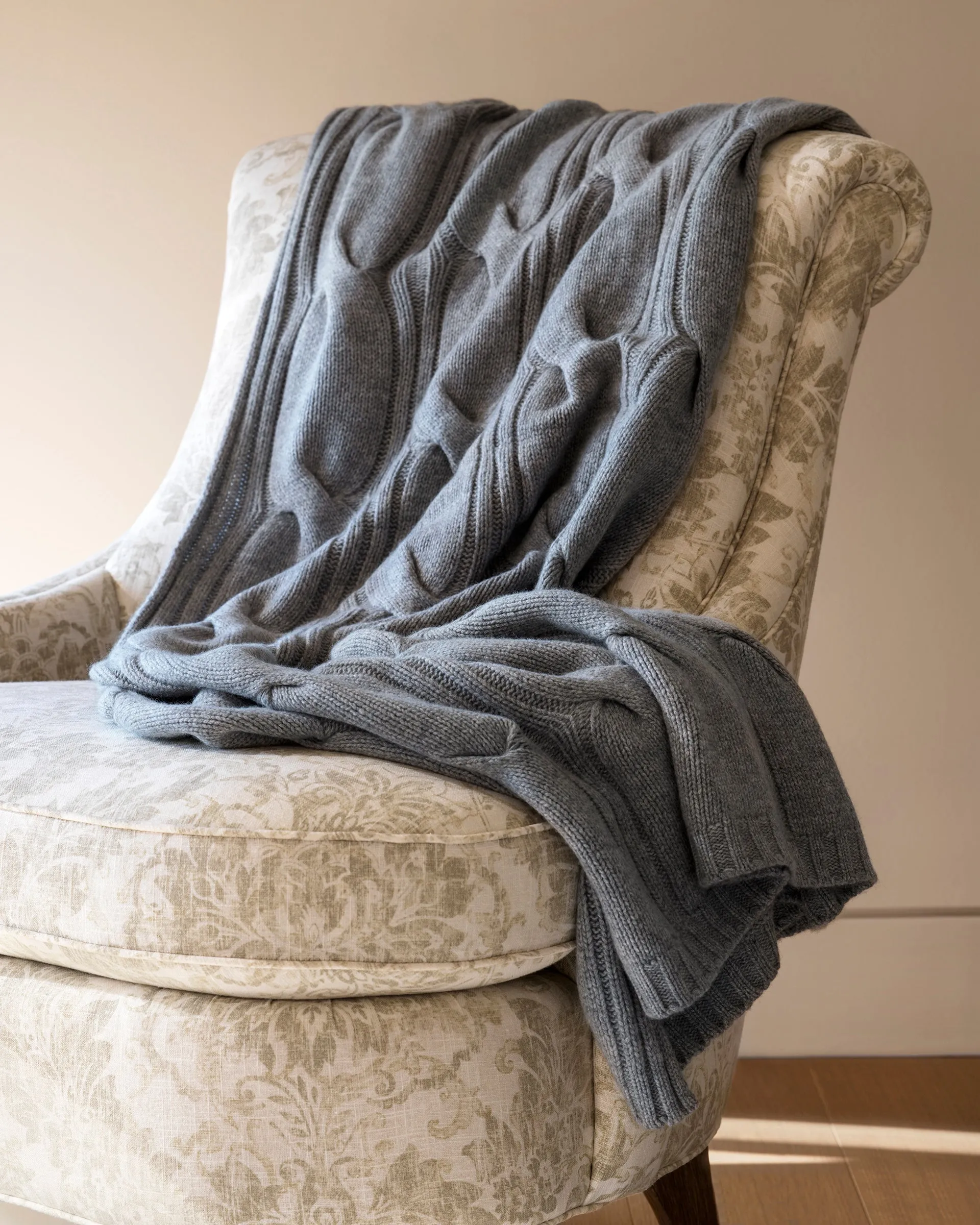 New York Oversized Cable Knit Cashmere Throw