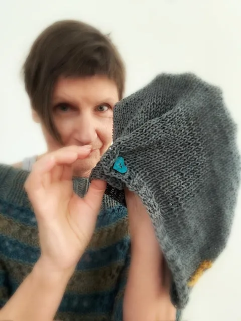 Vote, a beanie knit kit